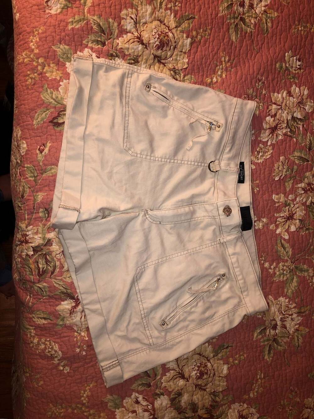 White House Black Market Mid-Rise Pret-A-Play 4 1/2 Cargo Short Size 14
